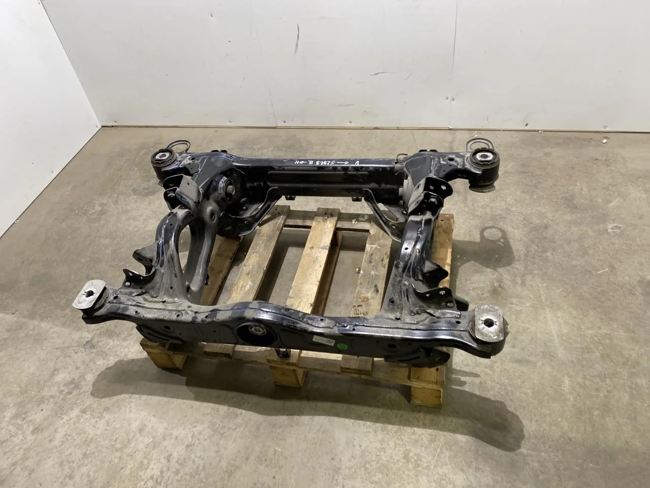 Volvo EX30 2024- Traversă punte spate / cadru auxiliar