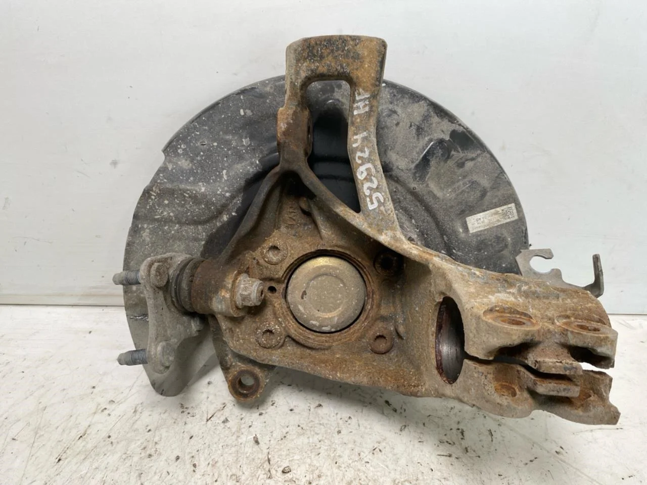 Volkswagen ID BUZZ/CARGO 2022- Front right steering knuckle view 2