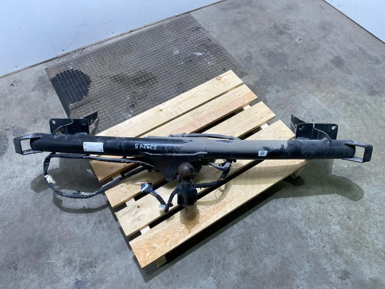 Volkswagen ID BUZZ/CARGO 2022- Tow bar