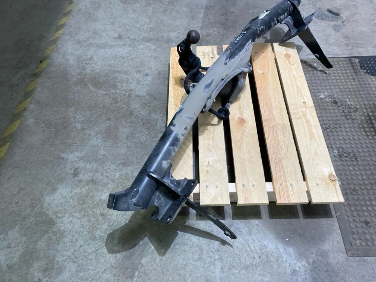 Volkswagen ID BUZZ/CARGO 2022- Tow bar view 2