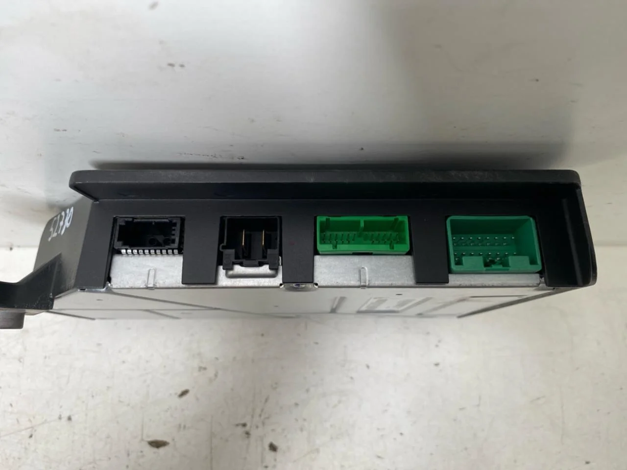 Polestar 2 2020- Radio / hi-fi amplifier view 3