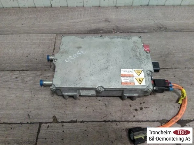 Mercedes B 180-200 W246/W242 2012-19 Voltage converter, battery view 3