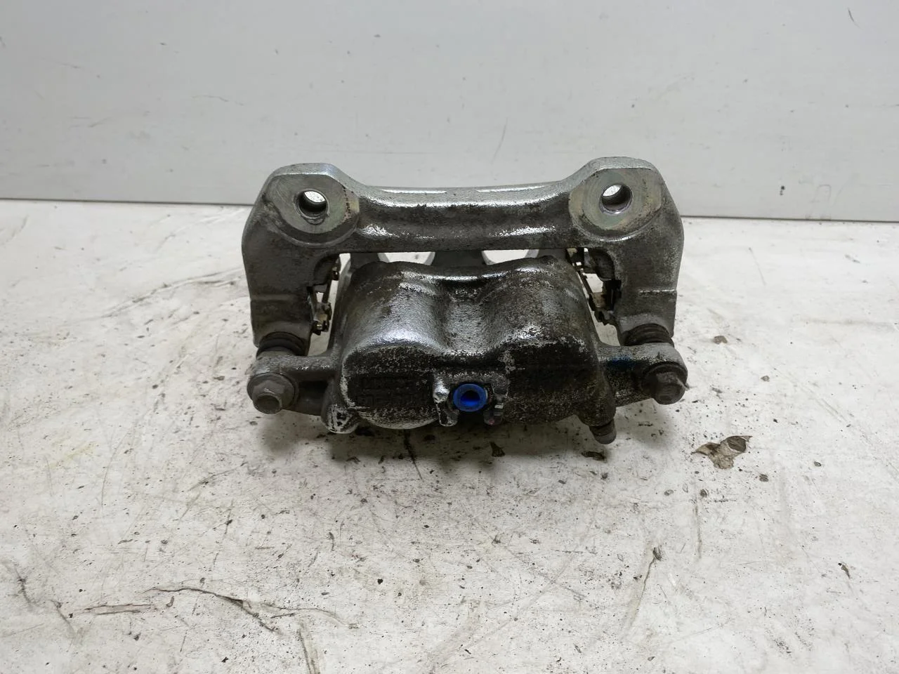 Xpeng G6 2024-> Front left brake caliper view 3
