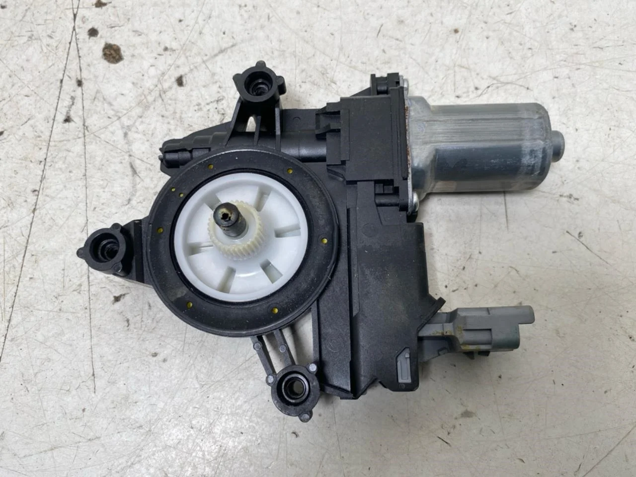 Ablakemelő motor