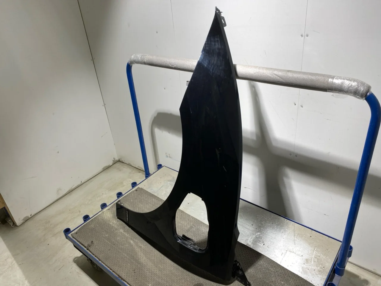 Jaguar I-PACE 2018- Front left fender view 2