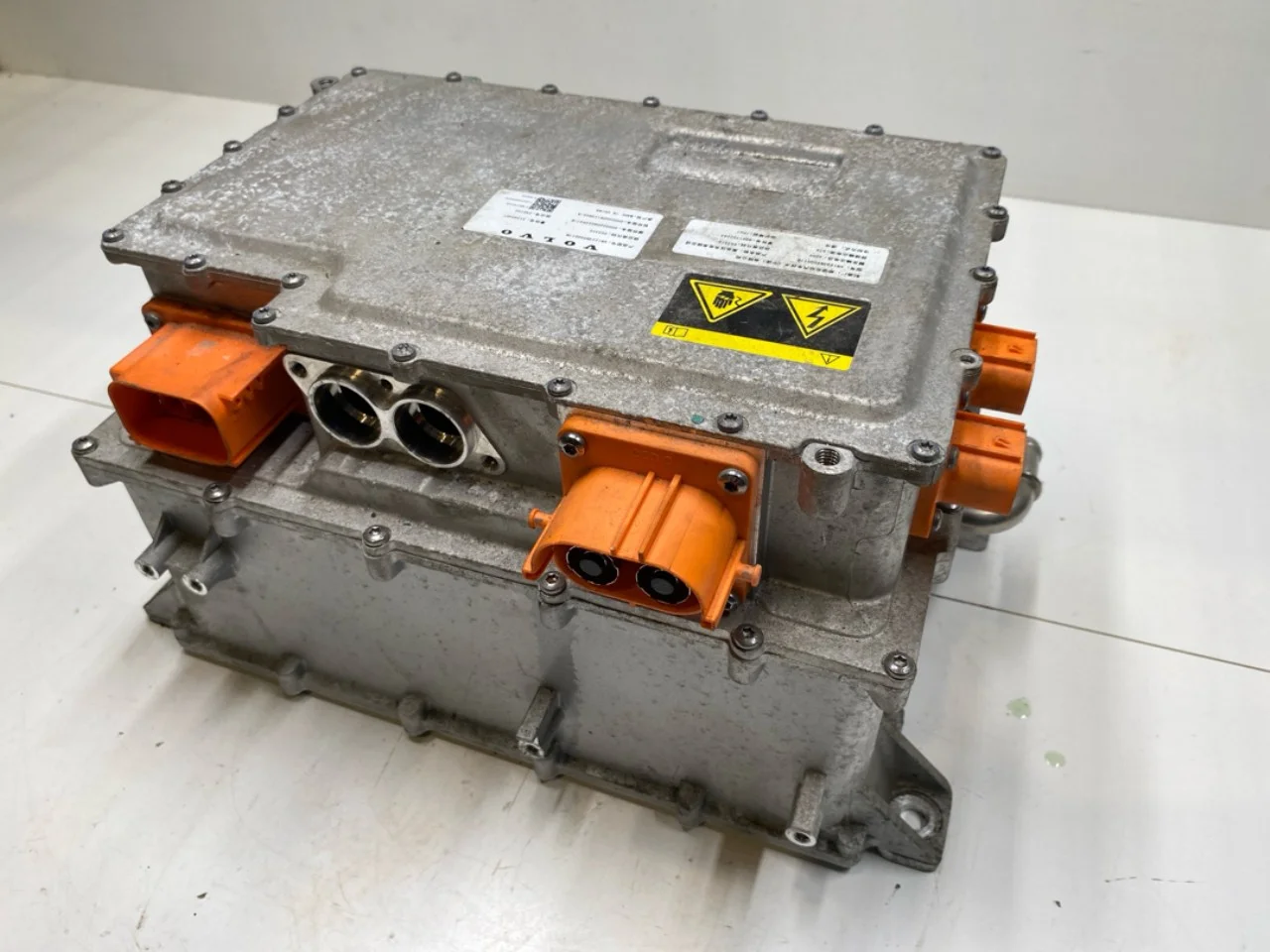 Volvo EX30 2024- Akkumulátortöltő nézet 2