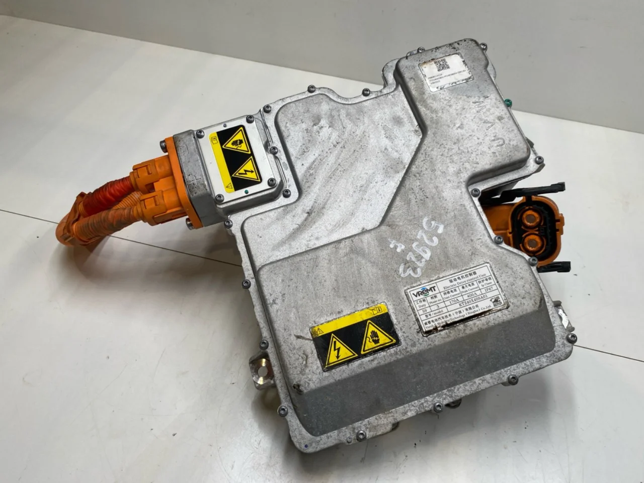 Volvo EX30 2024- Invertor, 12-220V vedere 2