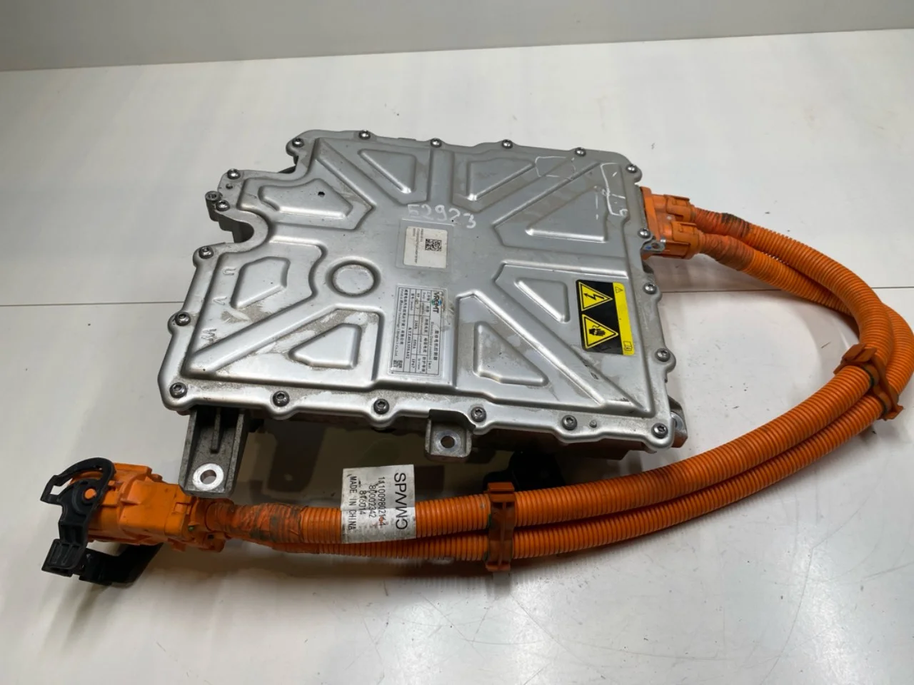 Volvo EX30 2024- Invertor, 12-220V vedere 2