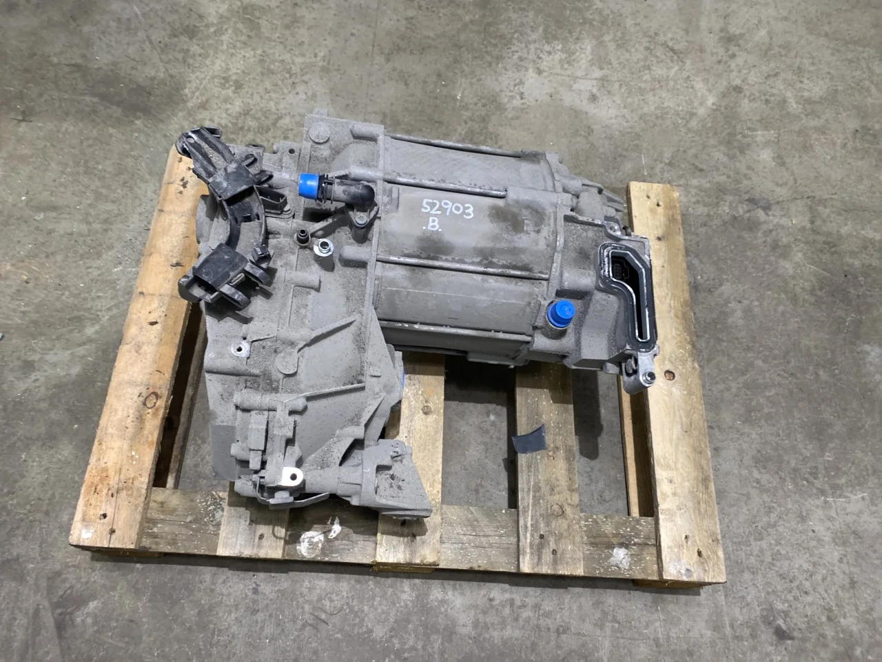 Volkswagen ID.4 2021- Rear electric motor view 3