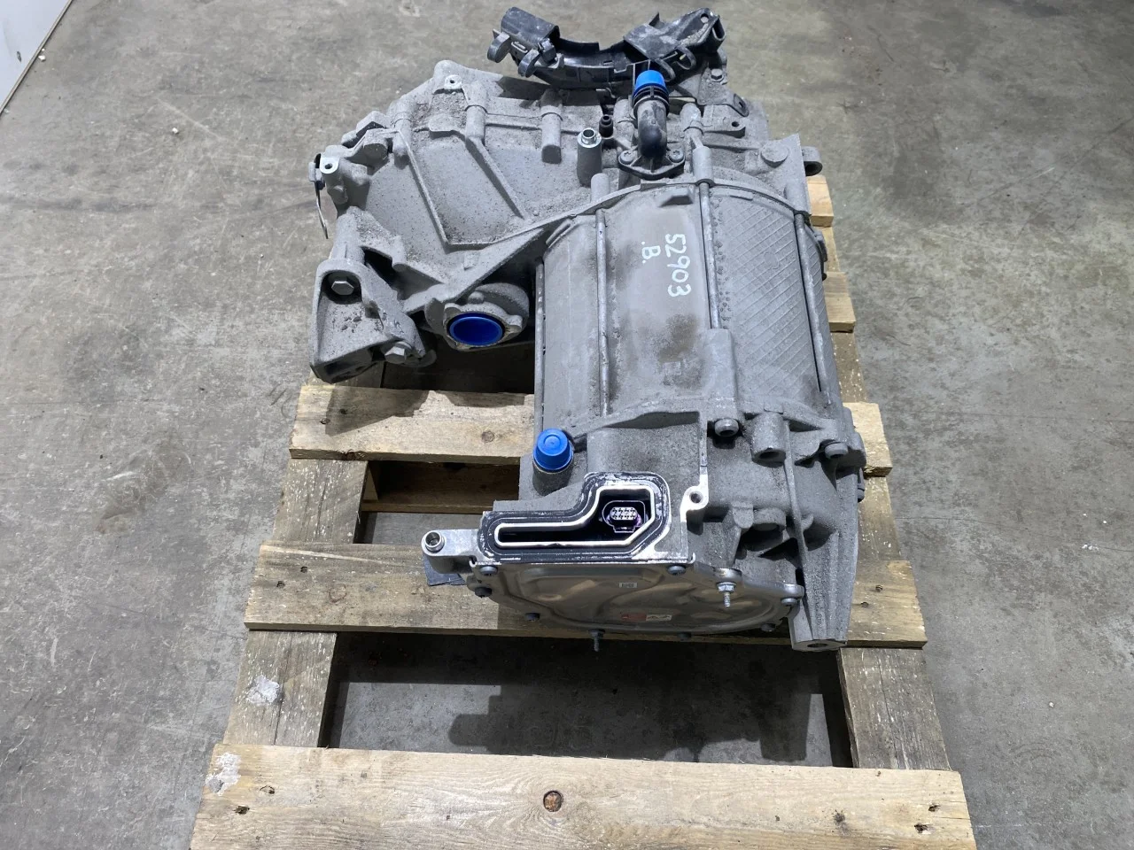 Volkswagen ID.4 2021- Rear electric motor view 4