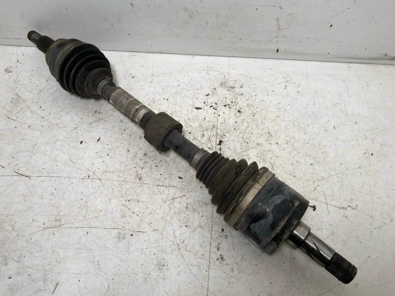 Jaguar I-PACE 2018- Front right driveshaft view 2