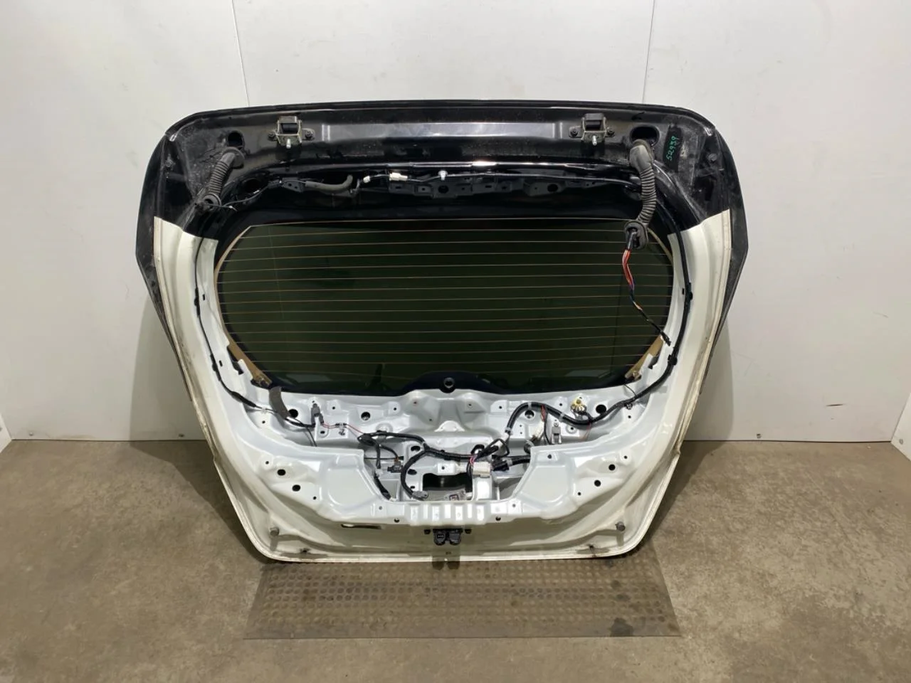 Nissan LEAF 2017-24 Tailgate, estate view 4