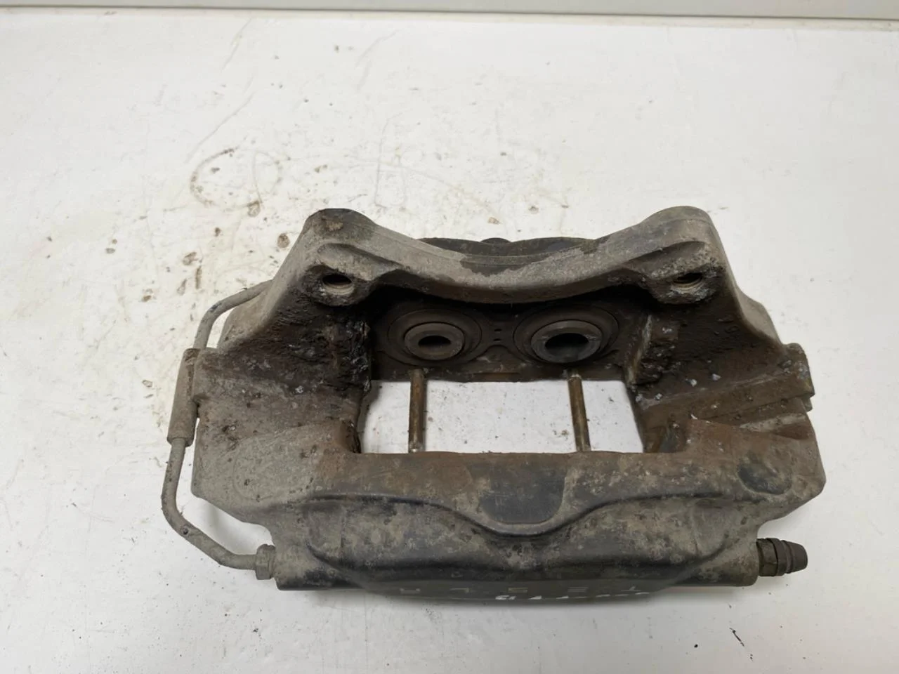 Tesla MODEL S 2013- Rear left brake caliper view 3
