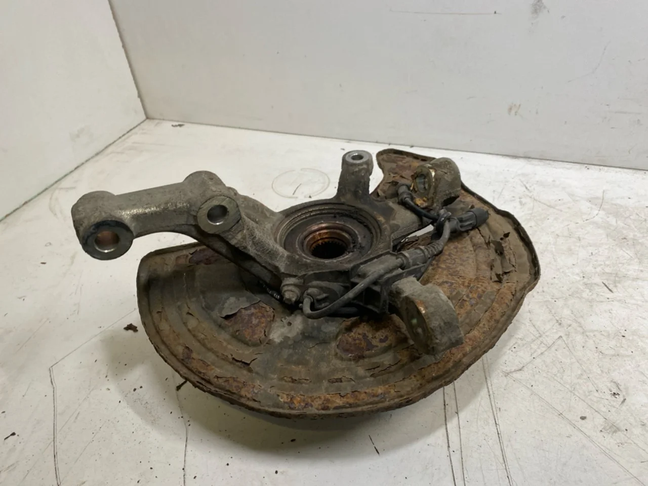 Mercedes B 180-200 W246/W242 2012-19 Stub axle carrier, left front view 3