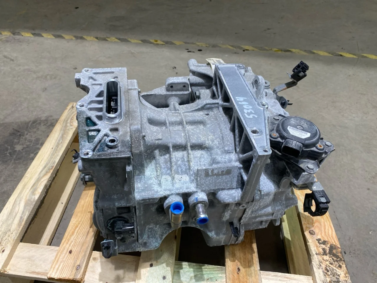 Nissan LEAF 2017-24 Elektromos motor, első nézet 4