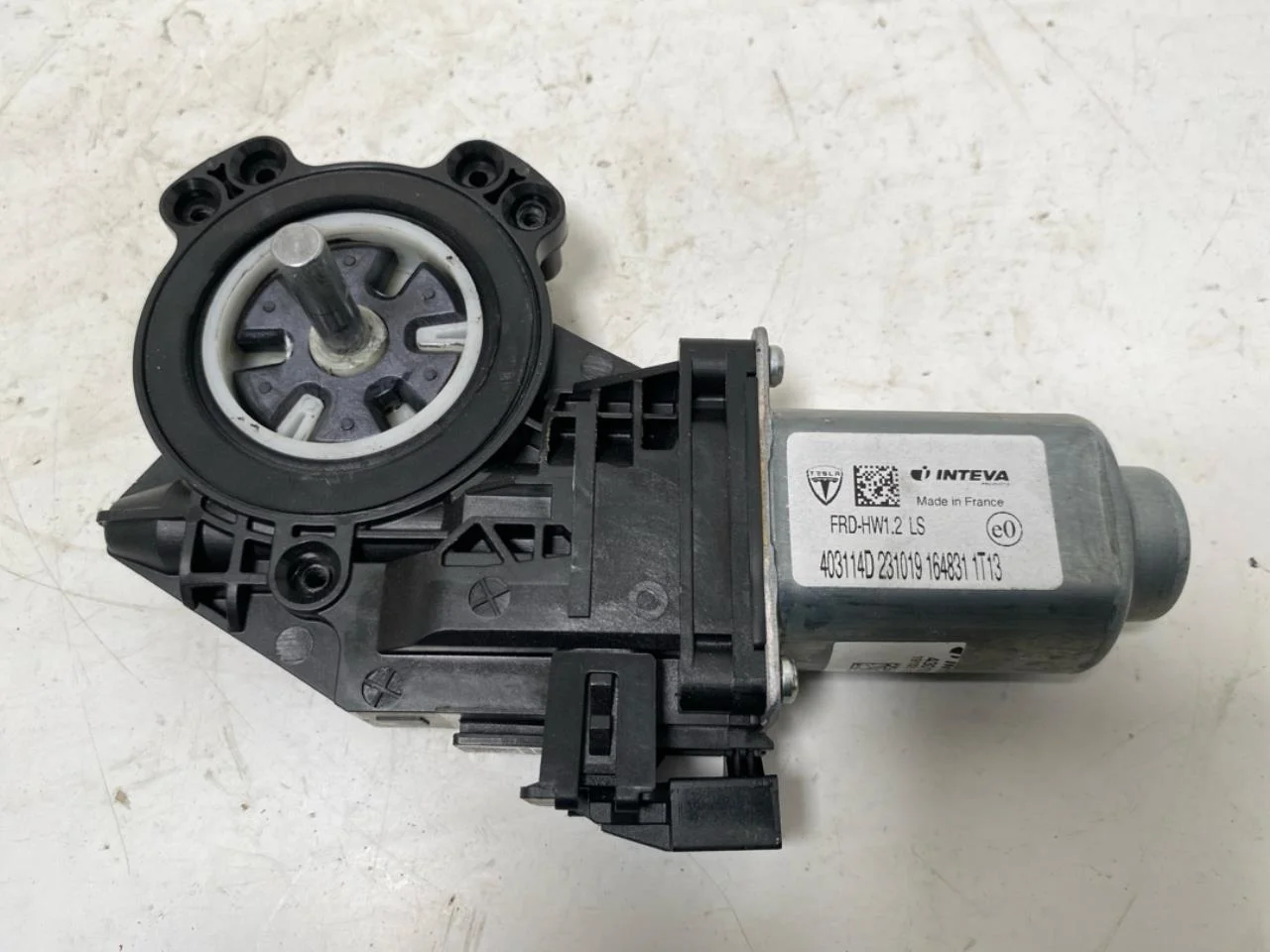 Tesla MODEL 3 2017--> Ablakemelő motor