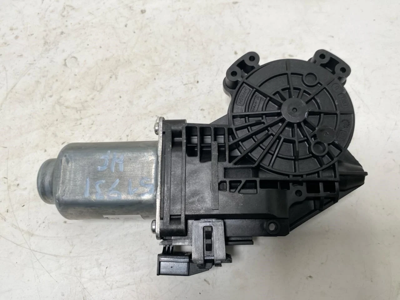 Tesla MODEL 3 2017--> Window regulator motor view 2