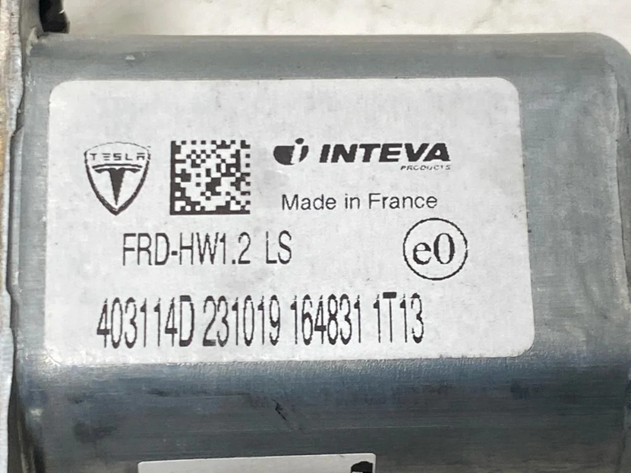 Tesla MODEL 3 2017--> Window regulator motor view 3