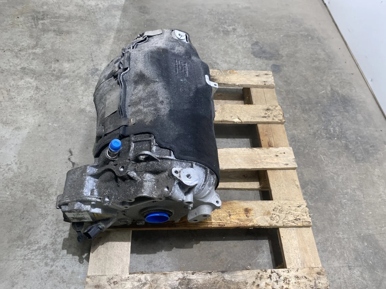 Volvo XC40/RECHARGE 2018- Rear electric motor view 4