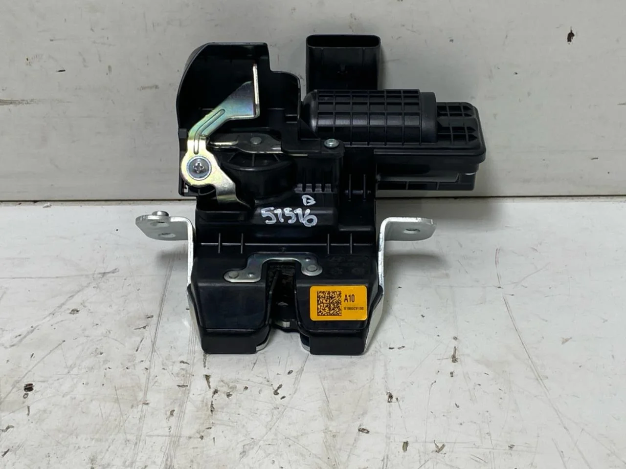 Kia EV6 2022- Tailgate lock