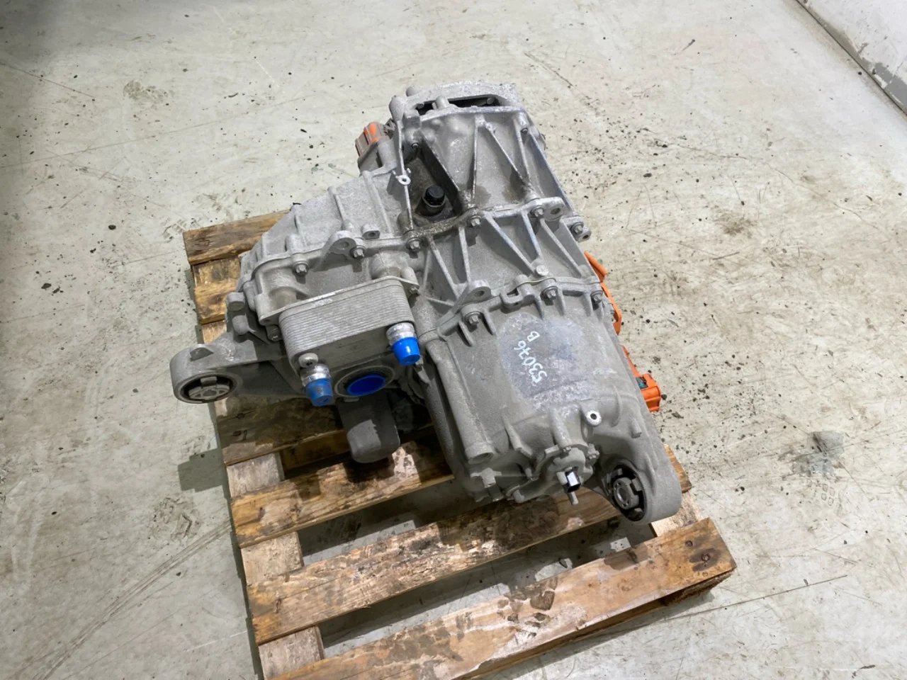 Tesla MODEL 3 2024- Elektromos motor, hátsó nézet 3