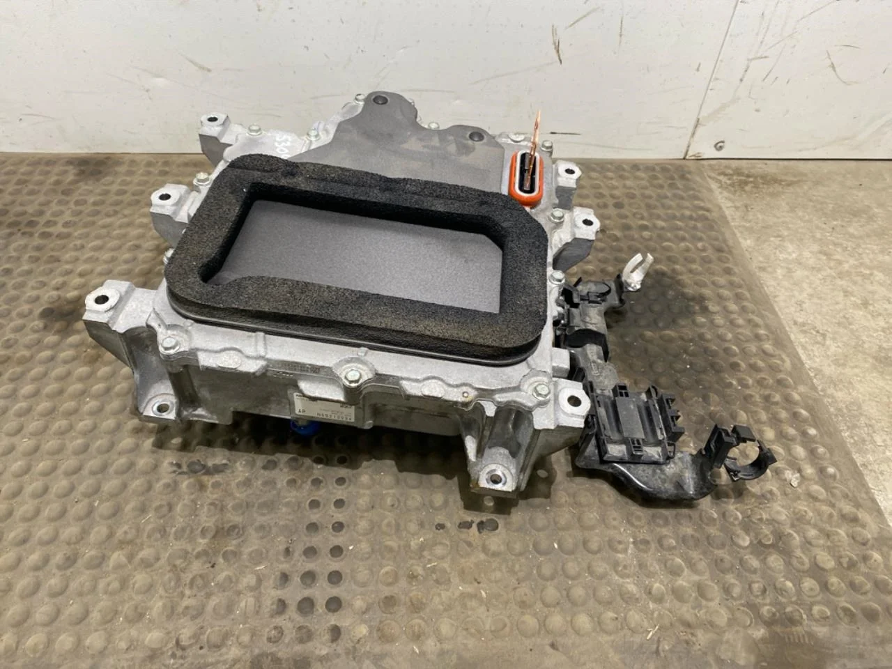 Nissan LEAF 2017-24 Invertor, 12-220V
