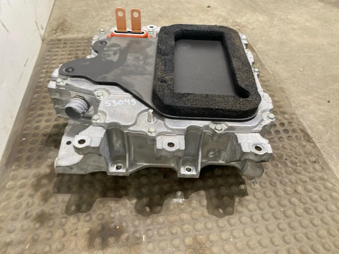 Nissan LEAF 2017-24 Invertor, 12-220V vedere 2