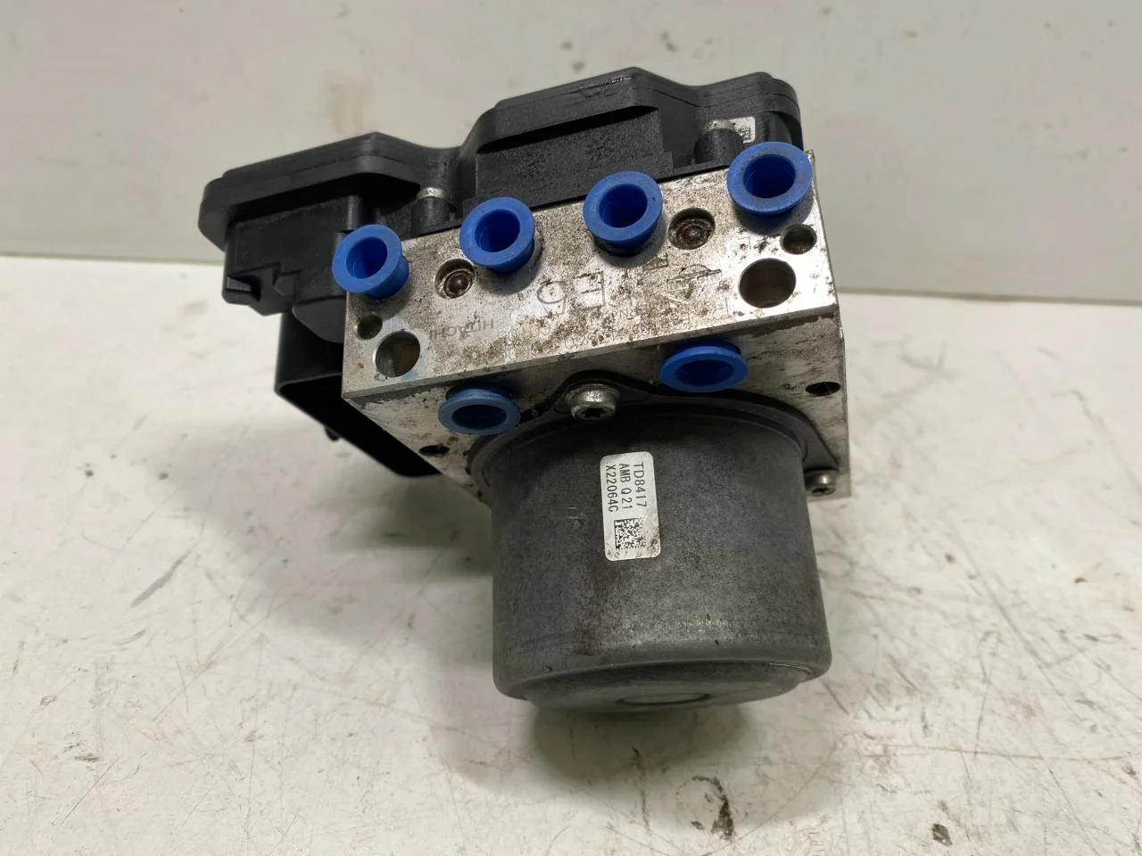 Nissan LEAF 2017-24 ABS hydraulic unit view 3