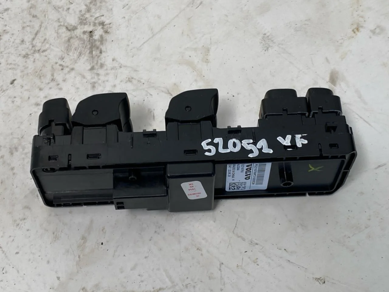 Volvo XC40/RECHARGE 2018- Window regulator switch view 2