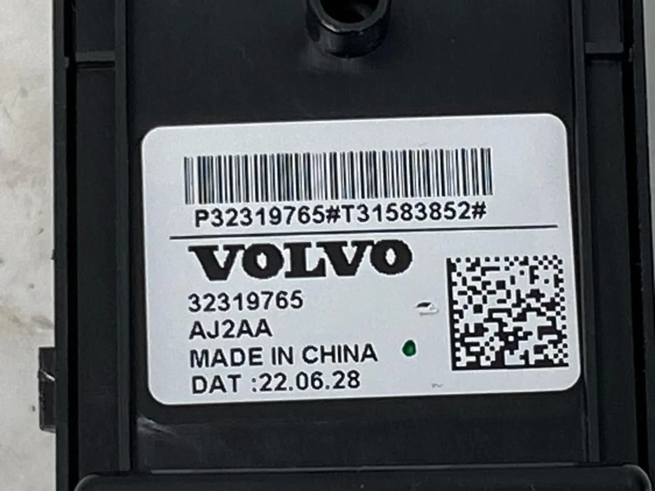 Volvo XC40/RECHARGE 2018- Window regulator switch view 3