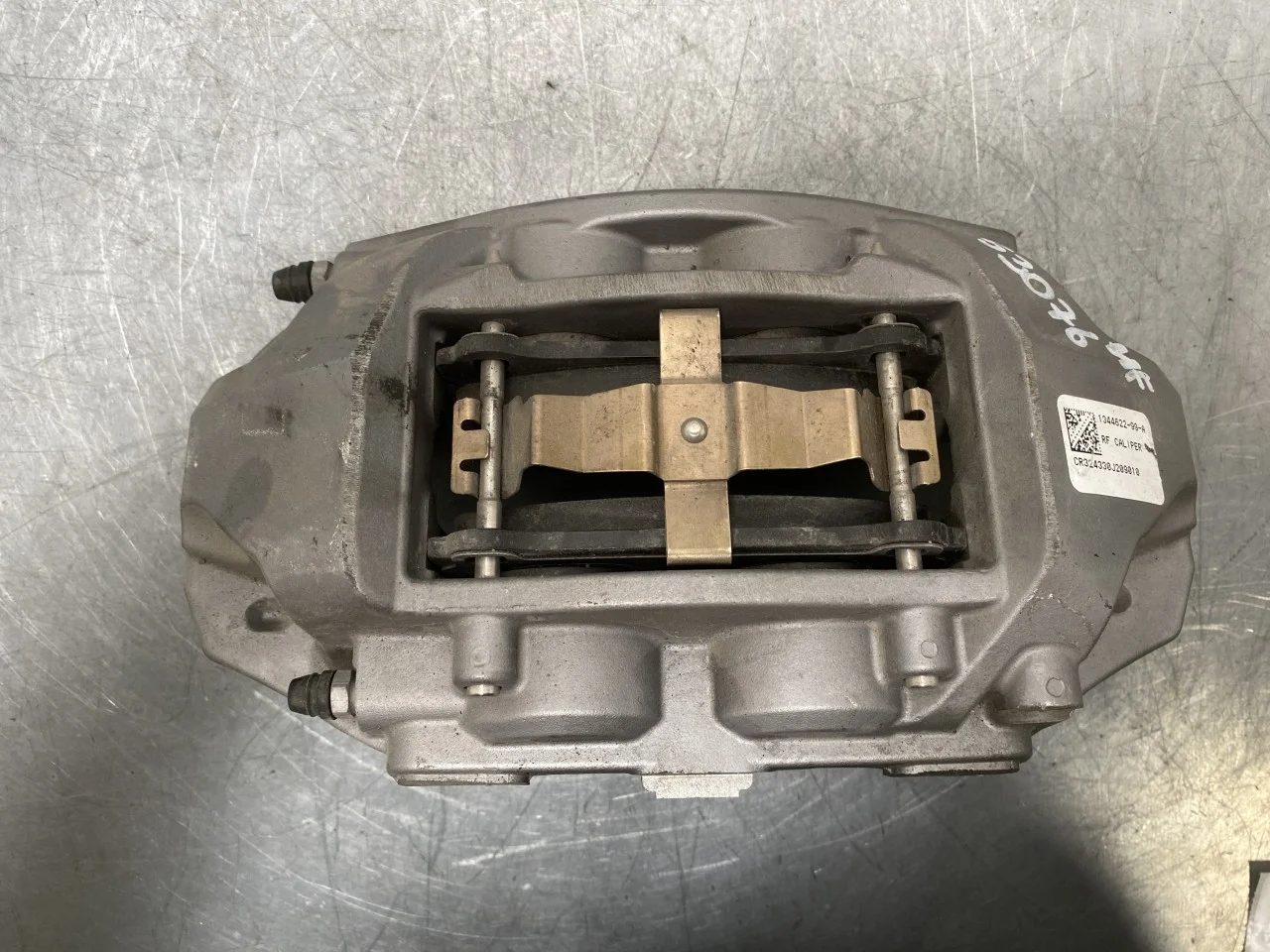 Tesla MODEL 3 2024- Front left brake caliper view 3