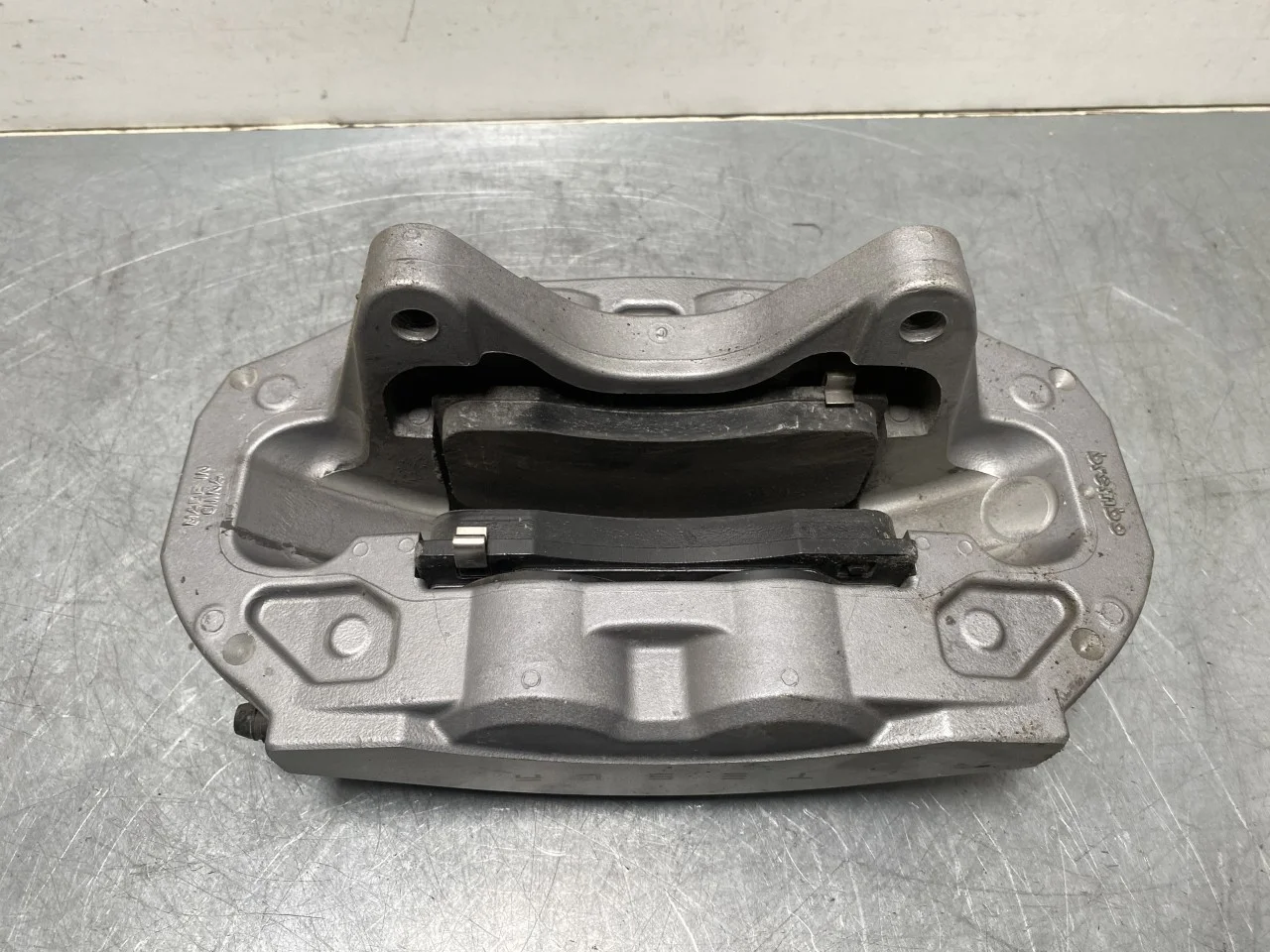 Tesla MODEL 3 2024- Front left brake caliper view 4