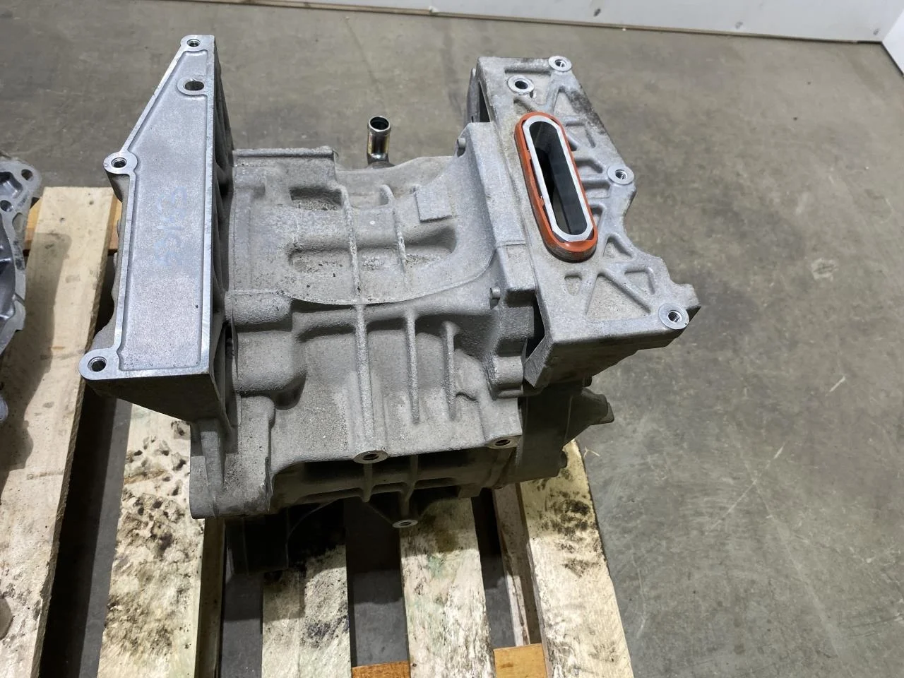 Nissan LEAF 2017-24 Front electric motor view 2