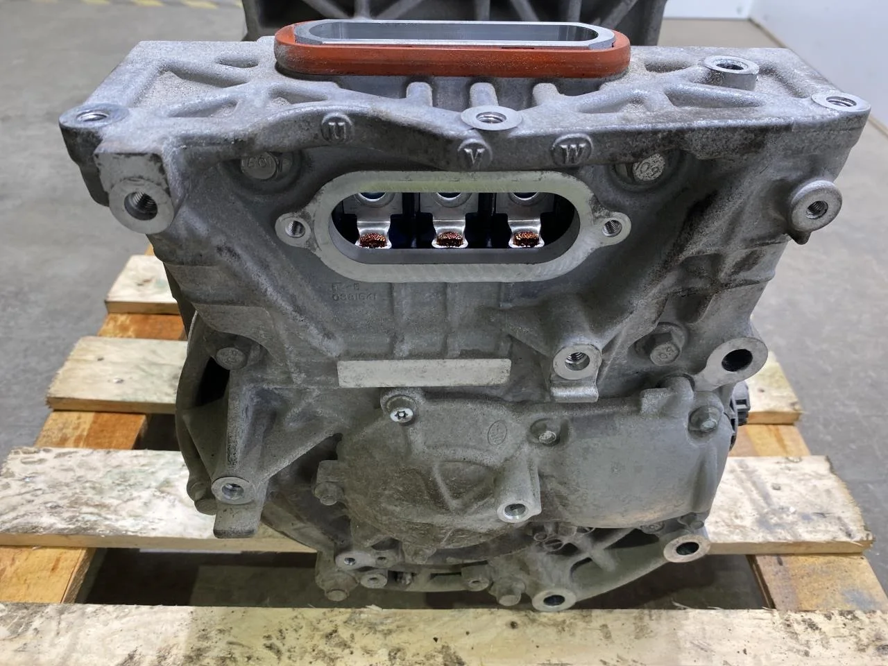 Nissan LEAF 2017-24 Front electric motor view 3