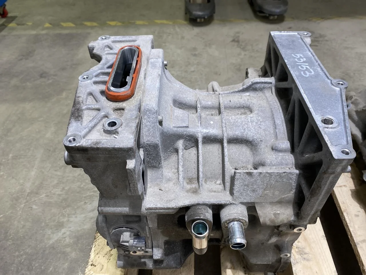 Nissan LEAF 2017-24 Front electric motor view 4