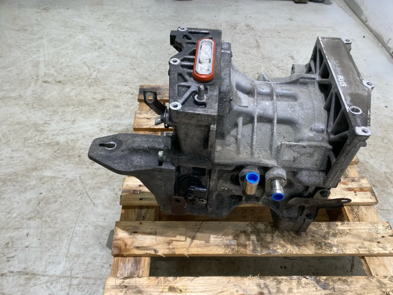 Nissan E-NV200 / EVALIA Elektromos motor, első nézet 4