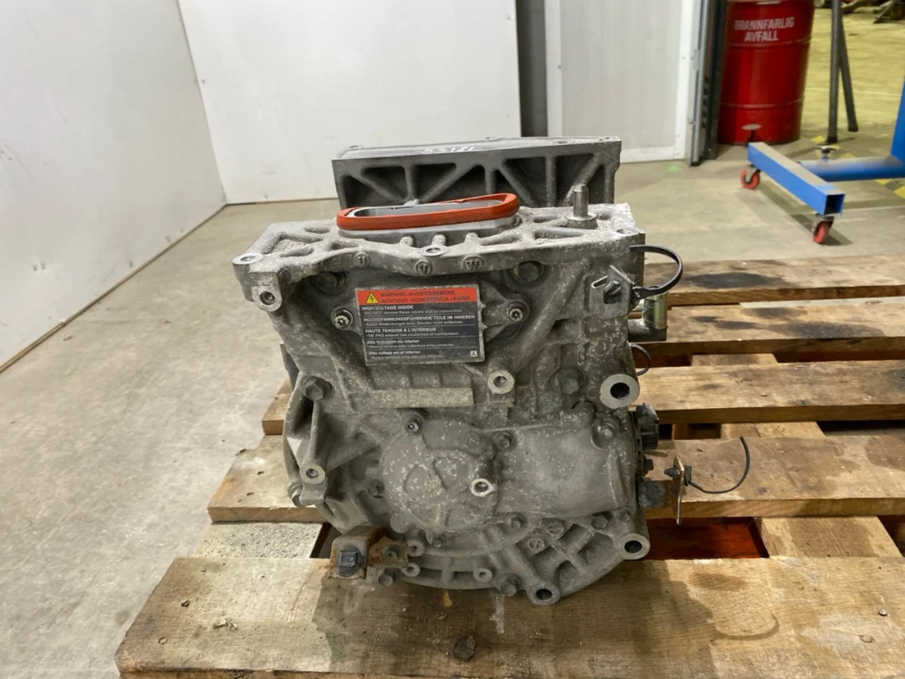 Nissan LEAF 2011-17 Front electric motor view 3