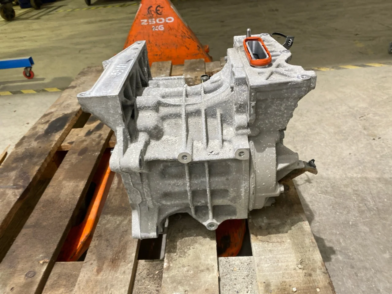 Nissan LEAF 2011-17 Front electric motor view 4