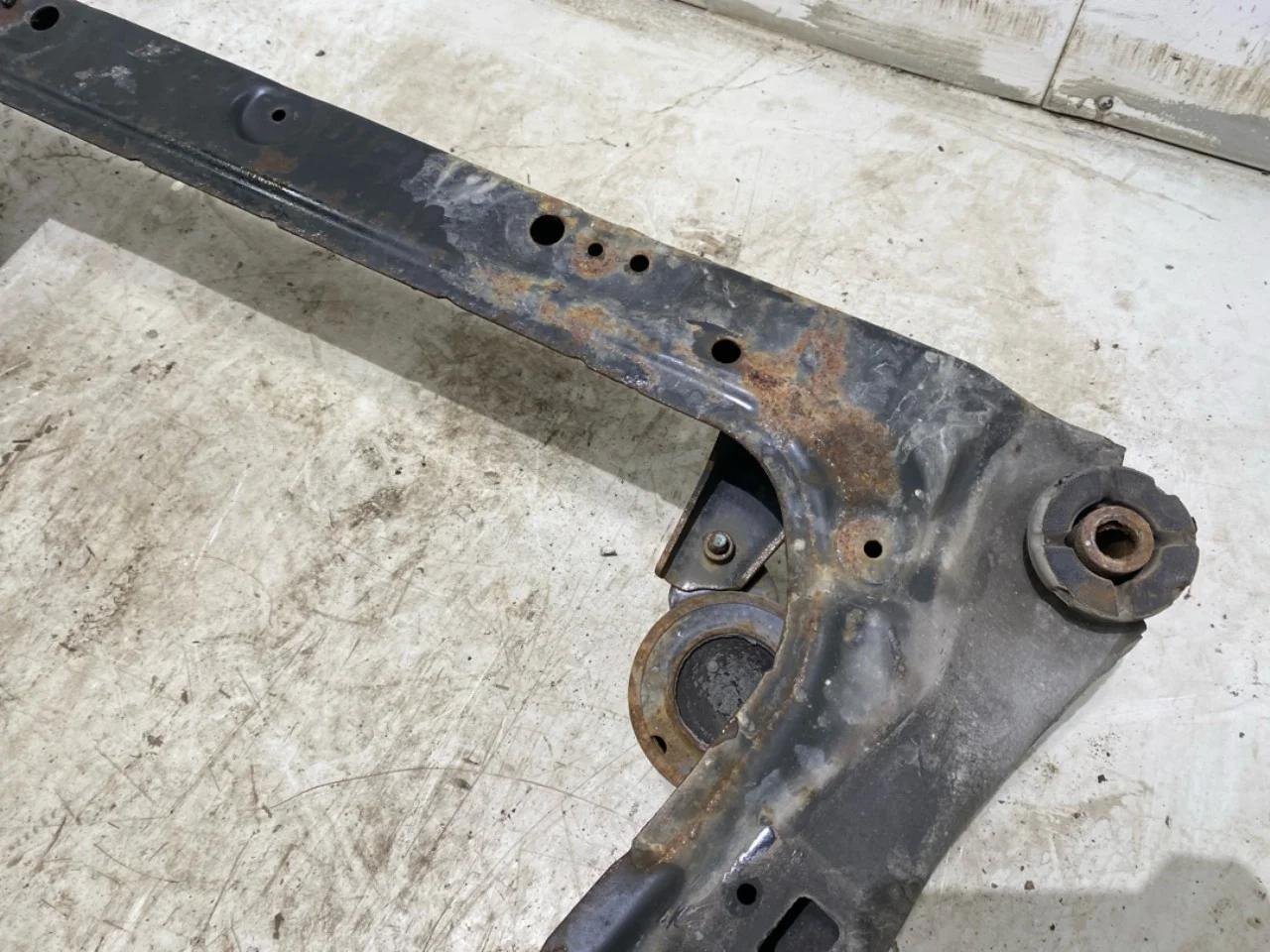Nissan E-NV200 / EVALIA Front subframe view 2