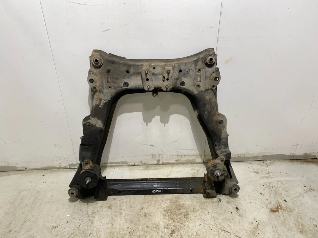Nissan E-NV200 / EVALIA Front subframe view 3