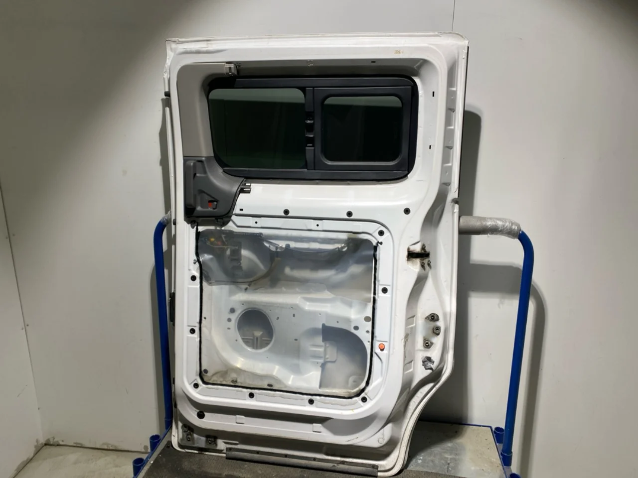 Nissan E-NV200 / EVALIA Right sliding door view 3