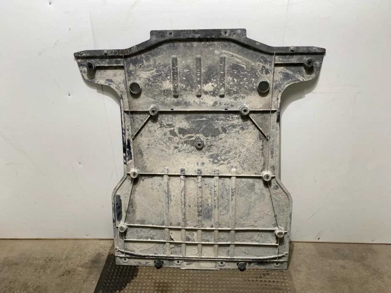 Volkswagen ID BUZZ/CARGO 2022- Underbody protection plate (engine/gearbox/floor) view 2