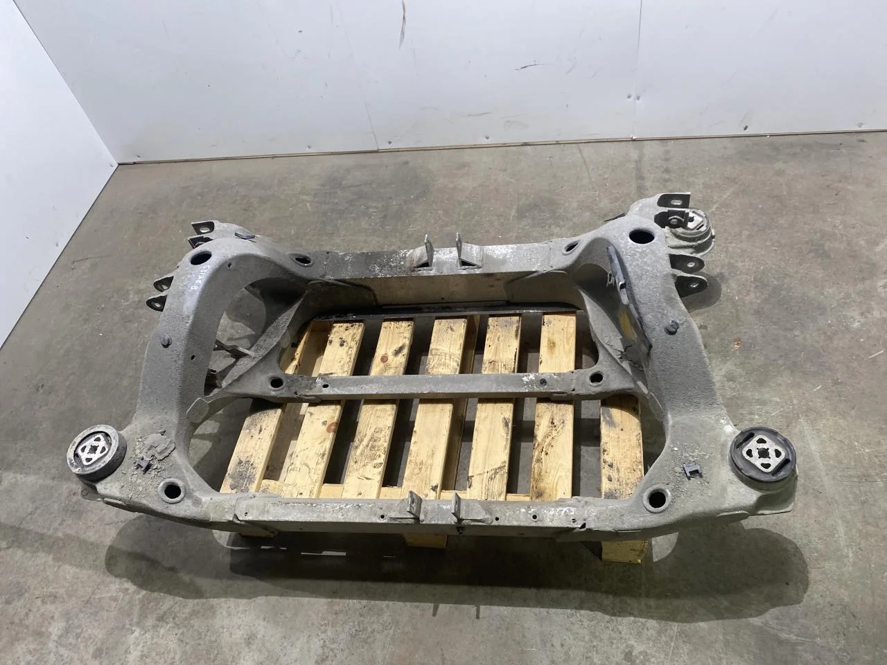 Tesla MODEL S 2013- Traversă punte spate / cadru auxiliar