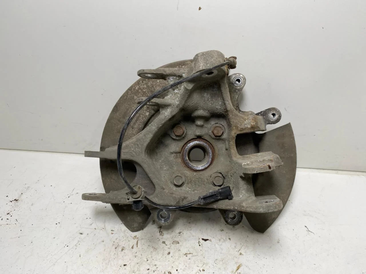 Tesla MODEL S 2013- Stub axle carrier, right rear view 2