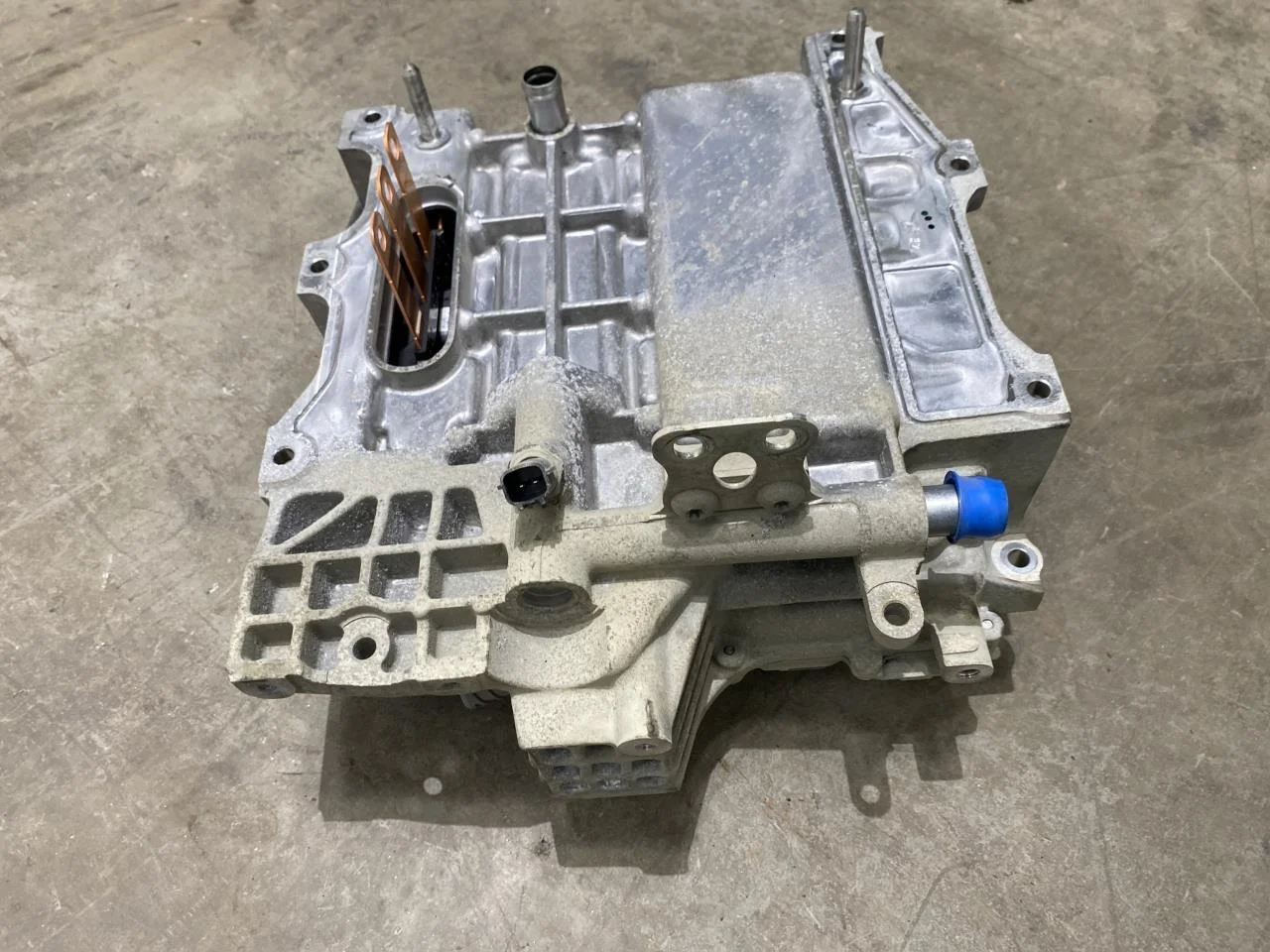 Nissan LEAF 2017-24 Inverter, 12-220V nézet 3