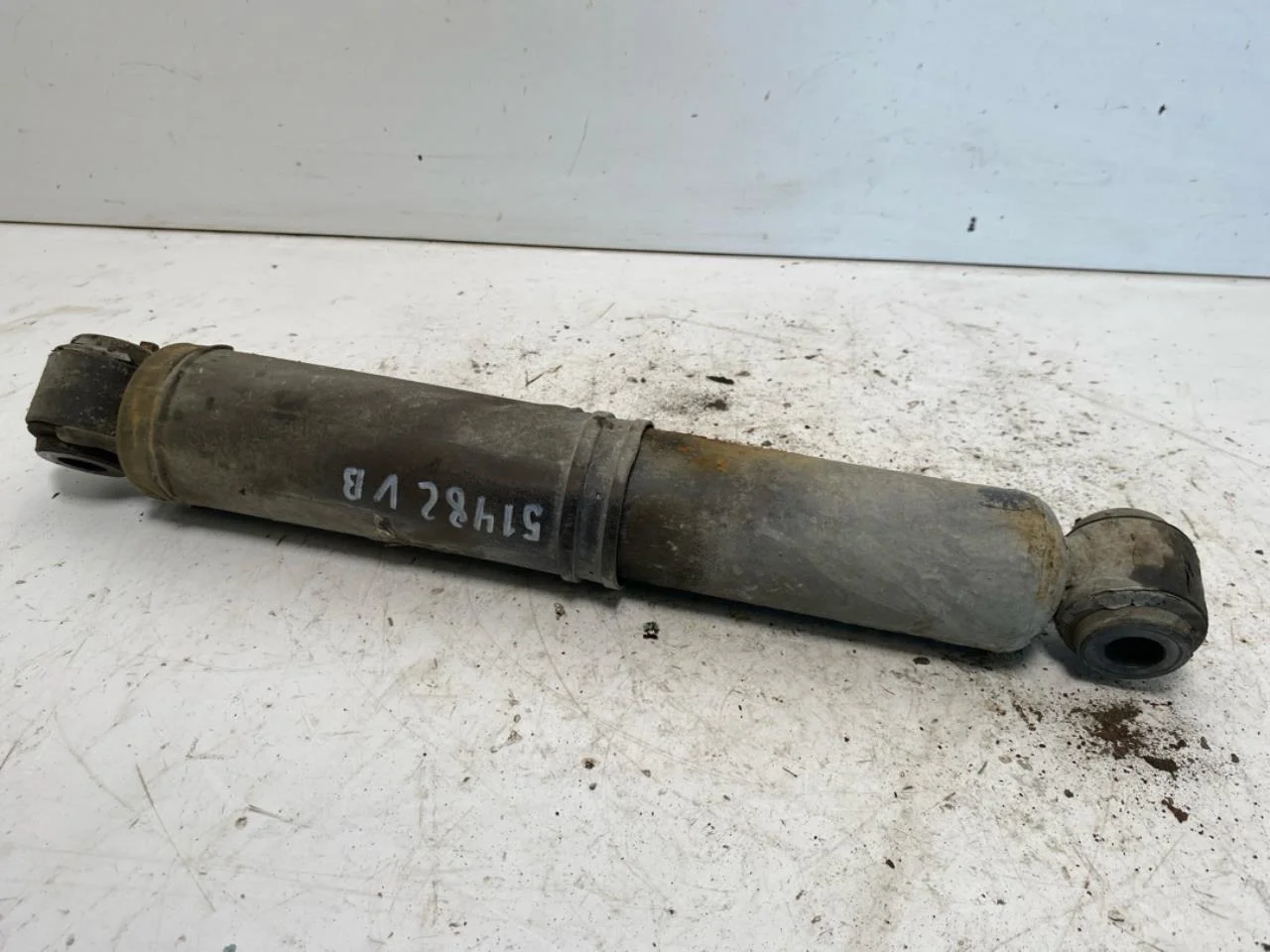 Opel / Vauxhall VIVARO 2020- Shock absorber, rear