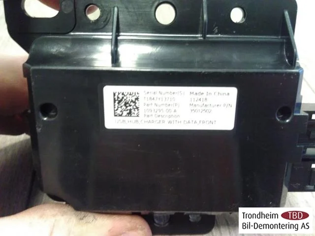Tesla MODEL 3 2017--> Vezérlőegység, egyéb vedere 4