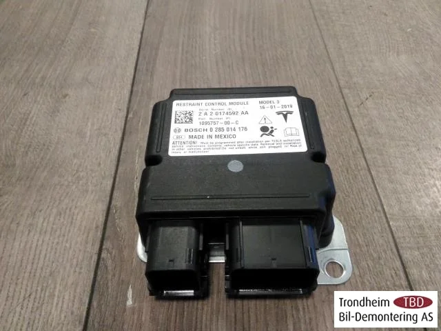 Tesla MODEL 3 2017--> Airbag control unit