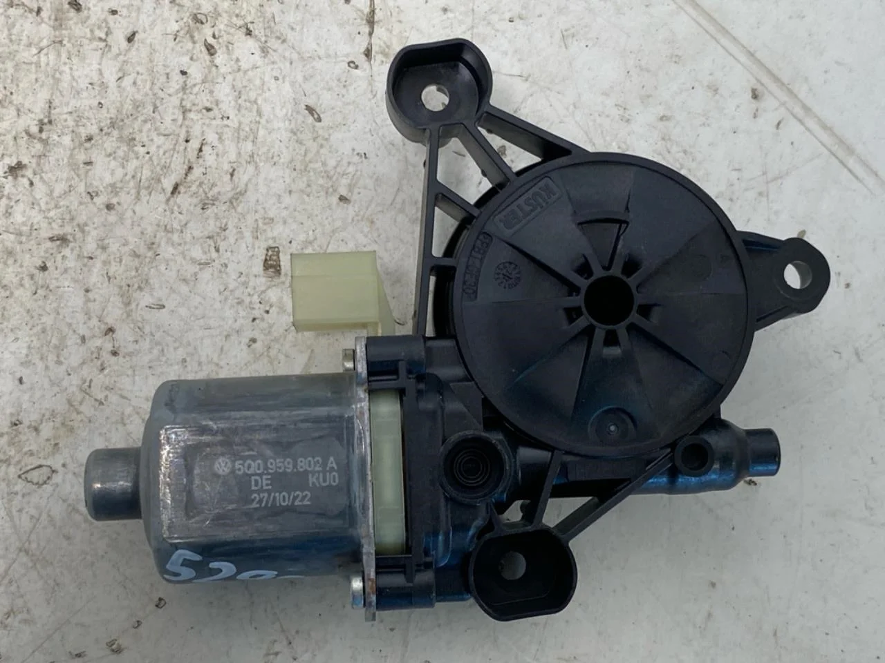 Volkswagen ID BUZZ/CARGO 2022- Window regulator motor view 2