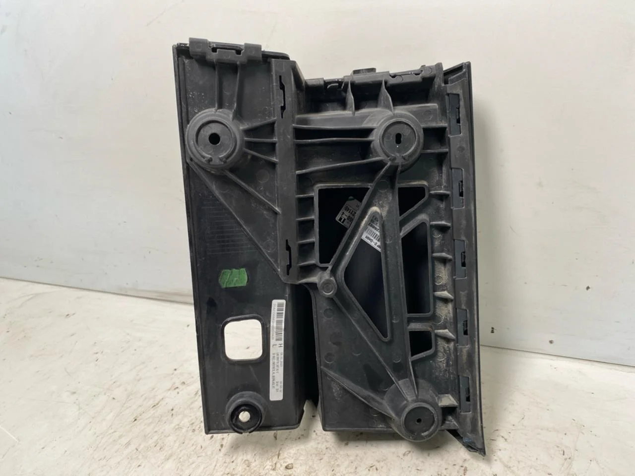 Volkswagen ID BUZZ/CARGO 2022- Rear bumper section, left view 2